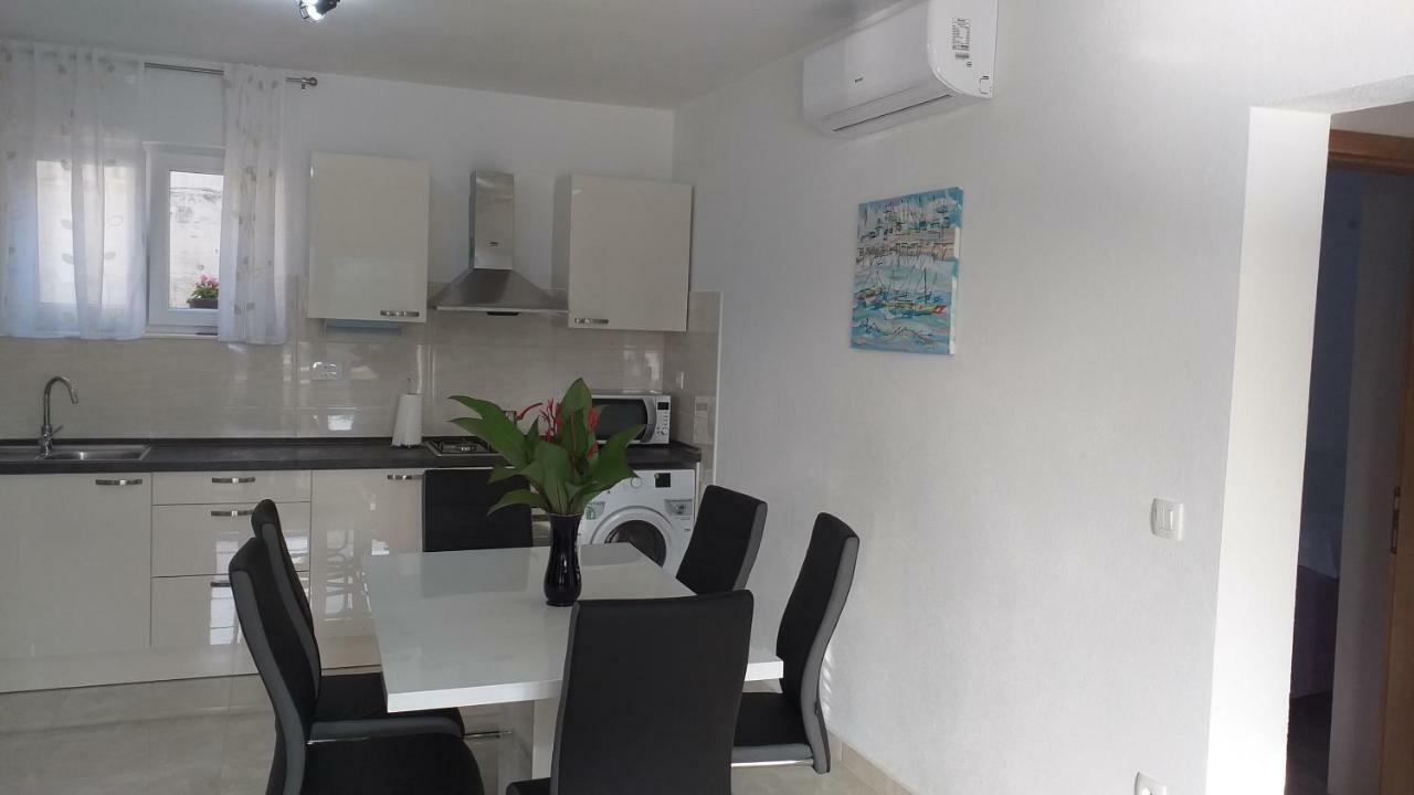 Apartment Zaklopatica Lastovo Екстер'єр фото