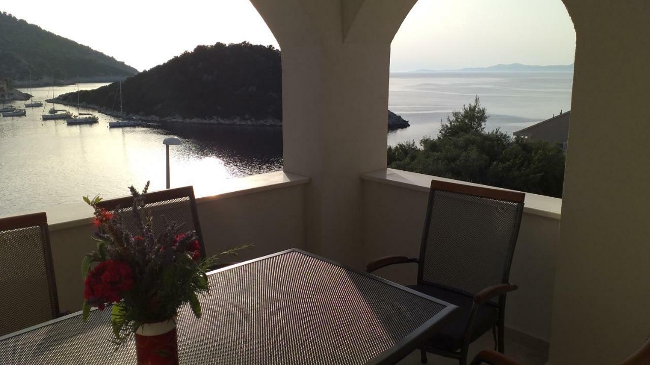 Apartment Zaklopatica Lastovo Екстер'єр фото