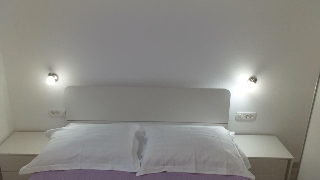Apartment Zaklopatica Lastovo Екстер'єр фото