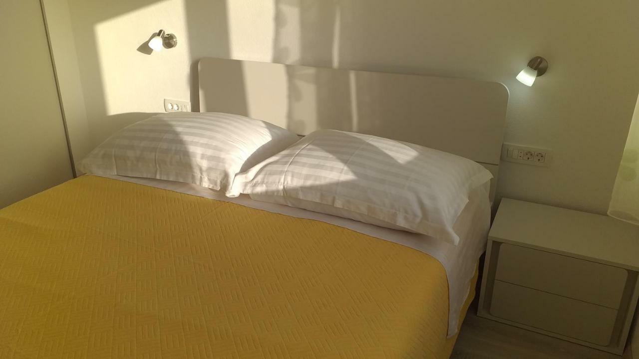 Apartment Zaklopatica Lastovo Екстер'єр фото